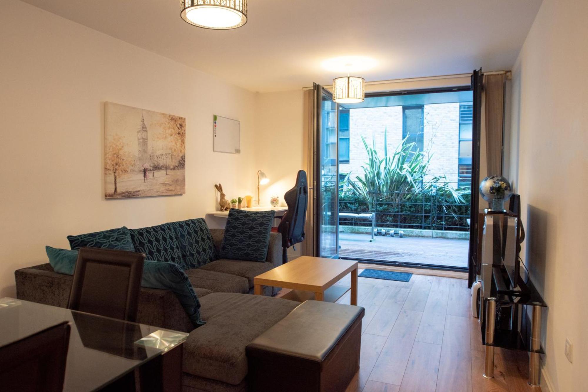 Spacious 1 Bed Apartment With Workspace, Coffee & Free Secure Parking Birmingham Dış mekan fotoğraf