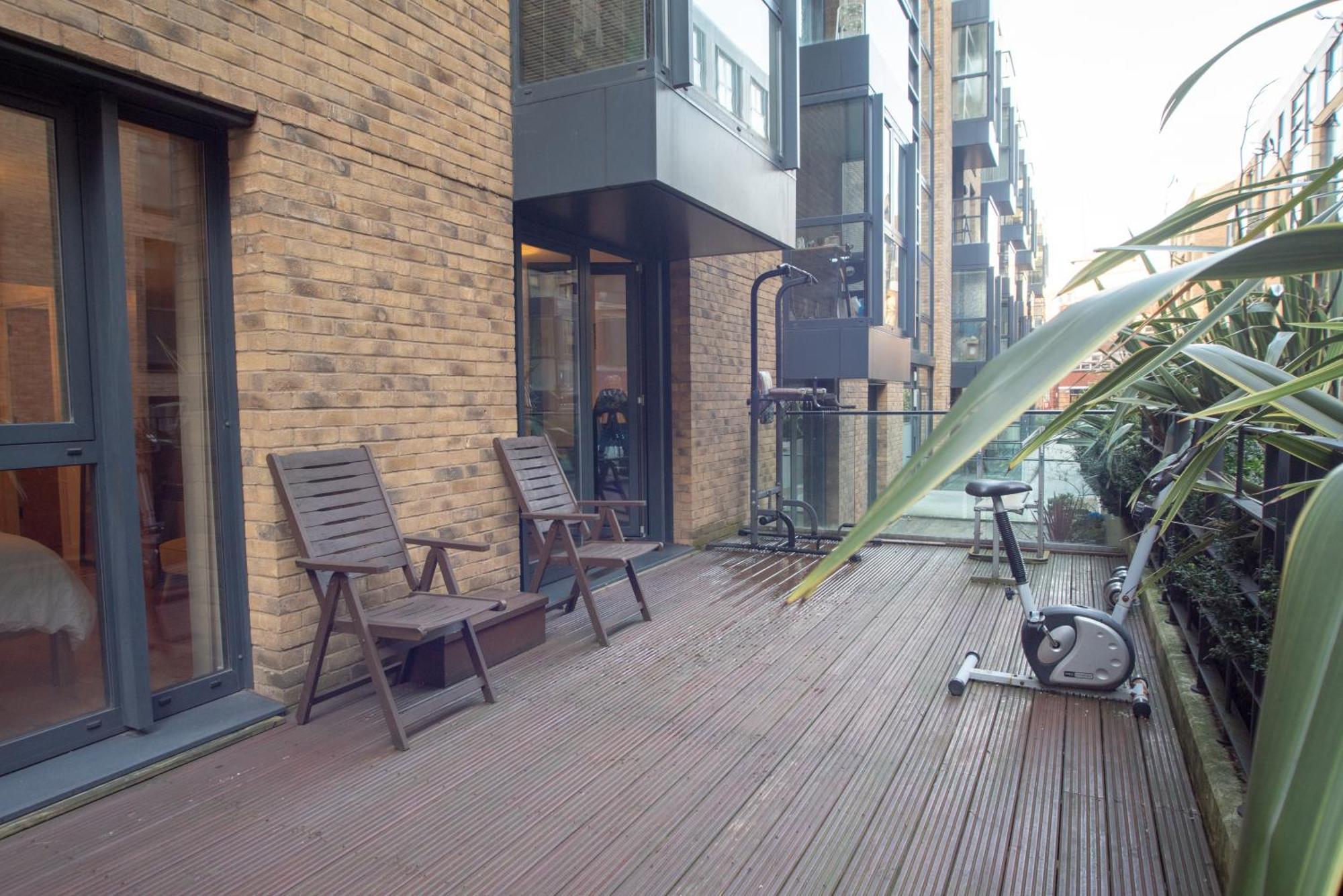 Spacious 1 Bed Apartment With Workspace, Coffee & Free Secure Parking Birmingham Dış mekan fotoğraf