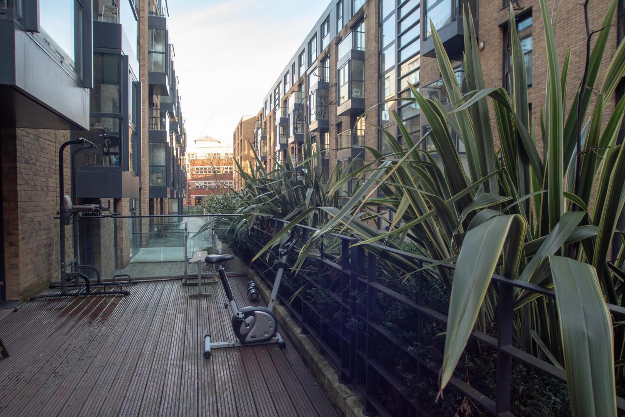 Spacious 1 Bed Apartment With Workspace, Coffee & Free Secure Parking Birmingham Dış mekan fotoğraf