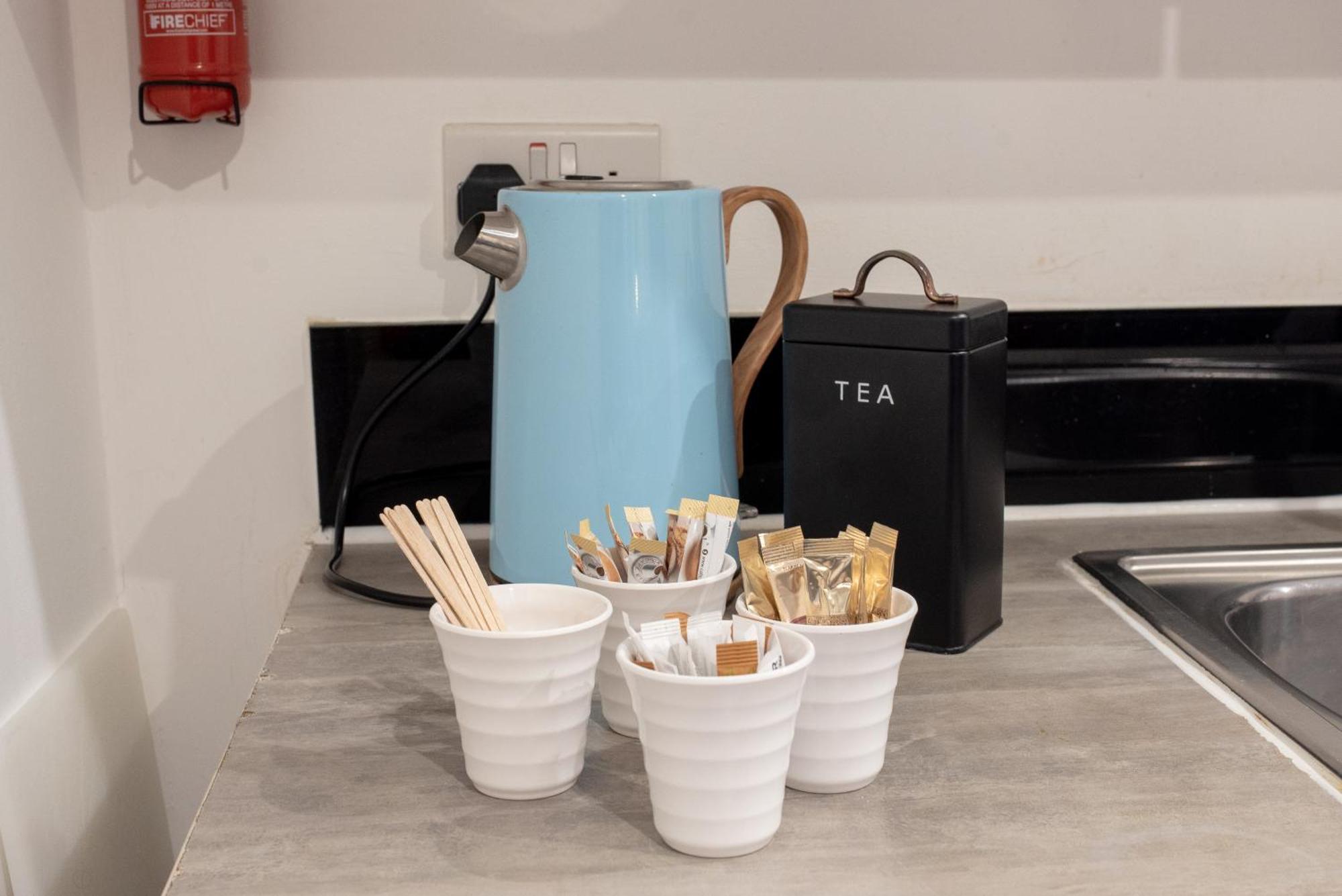 Spacious 1 Bed Apartment With Workspace, Coffee & Free Secure Parking Birmingham Dış mekan fotoğraf