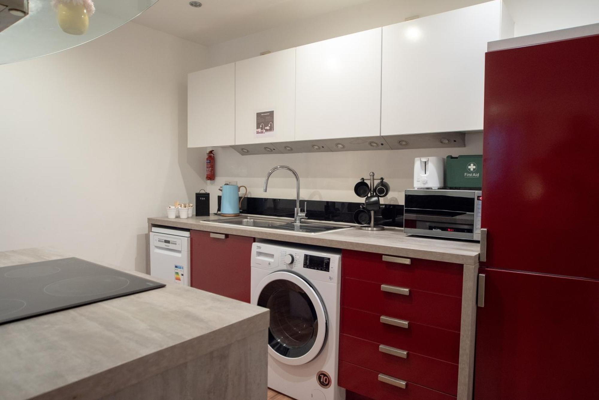 Spacious 1 Bed Apartment With Workspace, Coffee & Free Secure Parking Birmingham Dış mekan fotoğraf