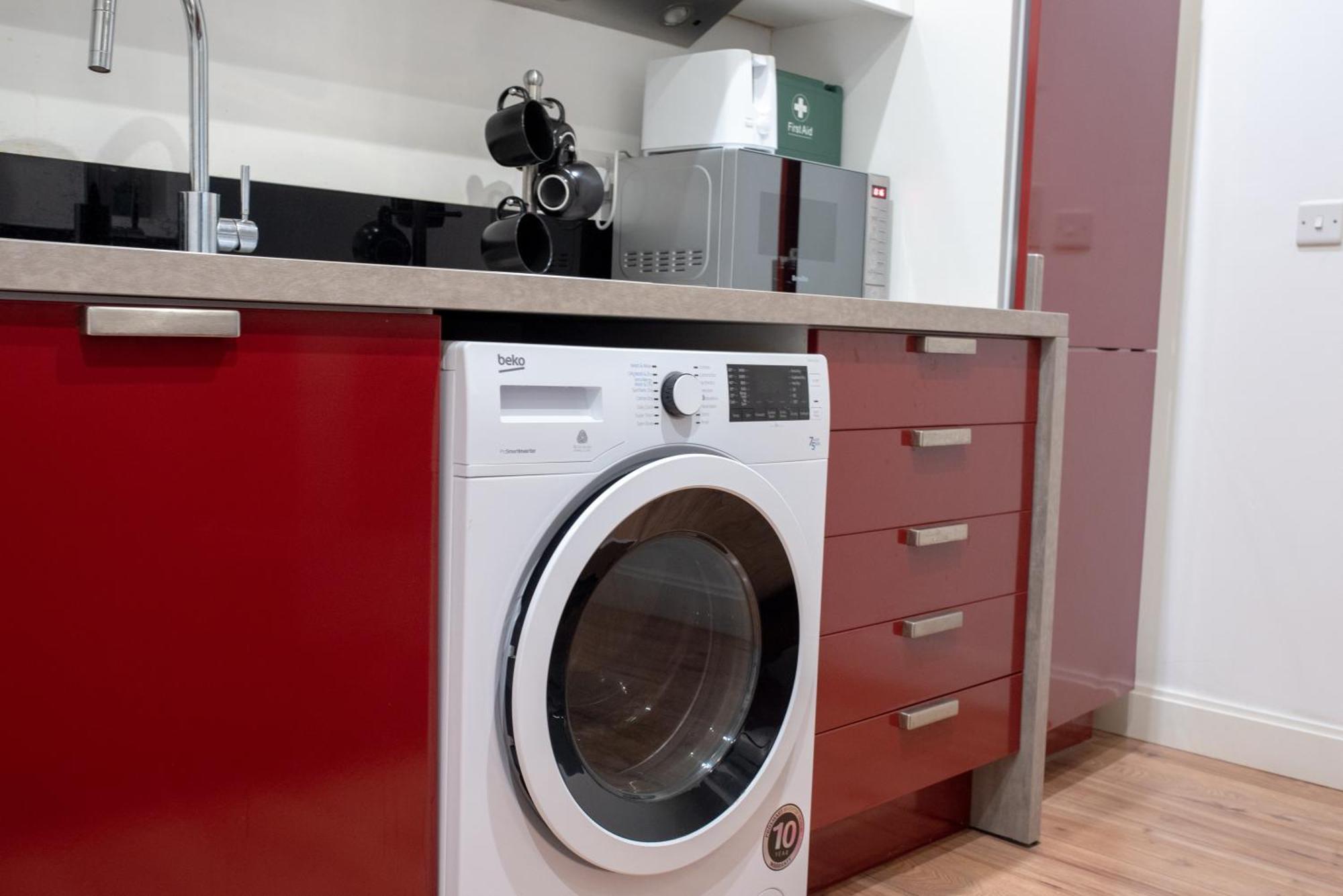 Spacious 1 Bed Apartment With Workspace, Coffee & Free Secure Parking Birmingham Dış mekan fotoğraf