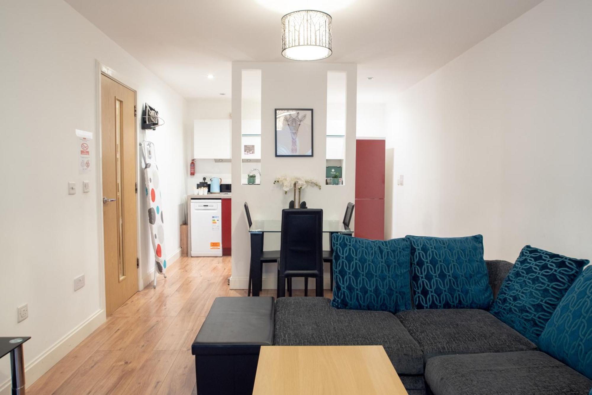 Spacious 1 Bed Apartment With Workspace, Coffee & Free Secure Parking Birmingham Dış mekan fotoğraf