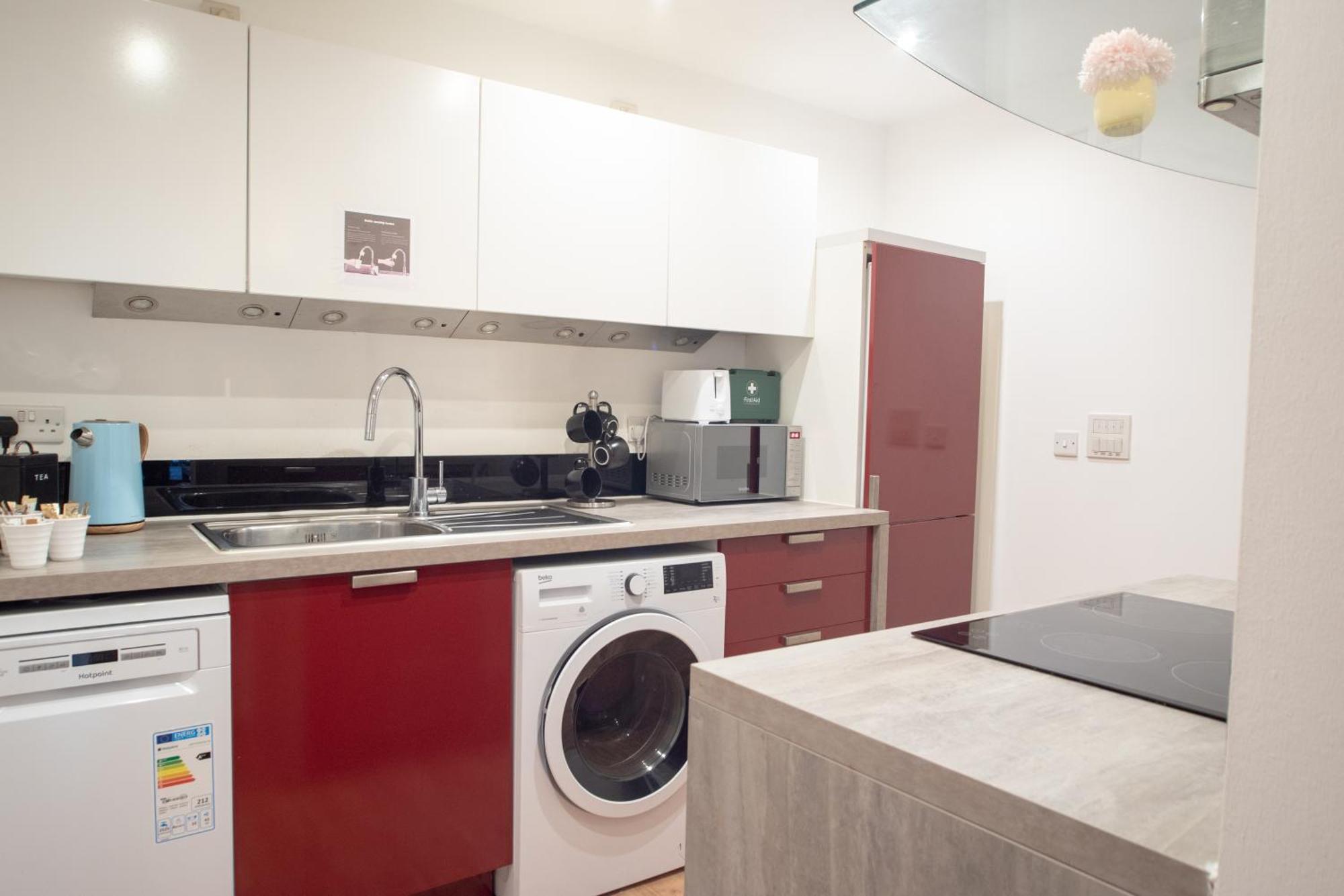 Spacious 1 Bed Apartment With Workspace, Coffee & Free Secure Parking Birmingham Dış mekan fotoğraf